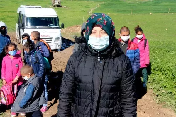 Tapulu arsasından geçen yolu kapattı, kalp krizi geçiren hastaya ambulans ulaşamadı Tapulu arsasından geçen yolu kapattı, kalp krizi geçiren hastaya ambulans ulaşamadı