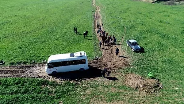 Tapulu arsasından geçen yolu kapattı, kalp krizi geçiren hastaya ambulans ulaşamadı Tapulu arsasından geçen yolu kapattı, kalp krizi geçiren hastaya ambulans ulaşamadı