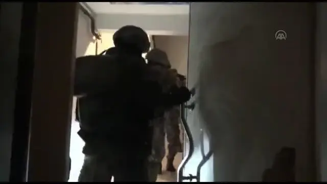 Terör örgütü DEAŞ'a yönelik operasyonda 9 şüpheli yakalandı Terör örgütü DEAŞ'a yönelik operasyonda 9 şüpheli yakalandı