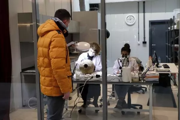 Troya Müzesi'nde 'Perdeler Açıldı'; Ziyaretçiler restorasyon çalışmalarını izliyor Troya Müzesi'nde 'Perdeler Açıldı'; Ziyaretçiler restorasyon çalışmalarını izliyor