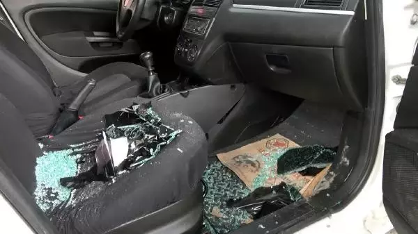 Tuğba'nın otomobiline silahlı saldırıda 2 kişi tutuklandı Tuğba'nın otomobiline silahlı saldırıda 2 kişi tutuklandı