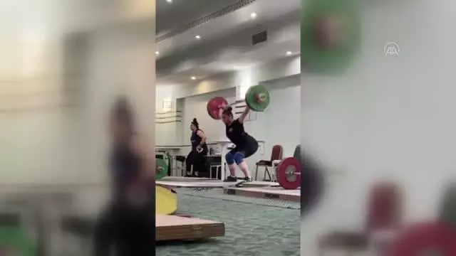 Tuğçe Boynueğri, zorluklar içinde halterde başarı hikayesine imza attı Tuğçe Boynueğri, zorluklar içinde halterde başarı hikayesine imza attı