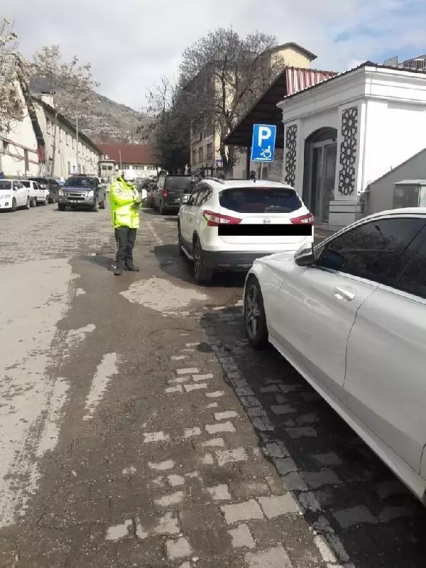 Tunceli'de dronlu trafik denetiminde 21 sürücüye ceza Tunceli'de dronlu trafik denetiminde 21 sürücüye ceza
