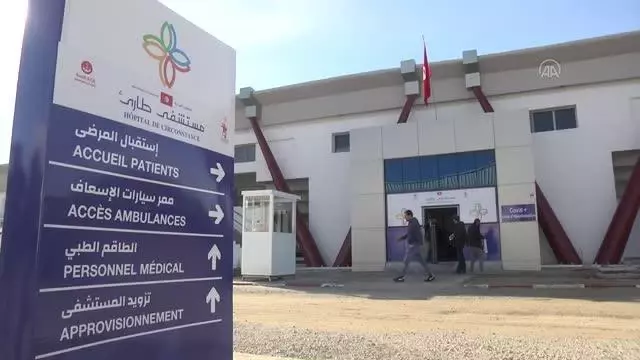 Tunus'ta sahra hastanesine dönüştürülen spor salonunda sağlık çalışanları koronavirüsle mücadele ediyor Tunus'ta sahra hastanesine dönüştürülen spor salonunda sağlık çalışanları koronavirüsle mücadele ediyor