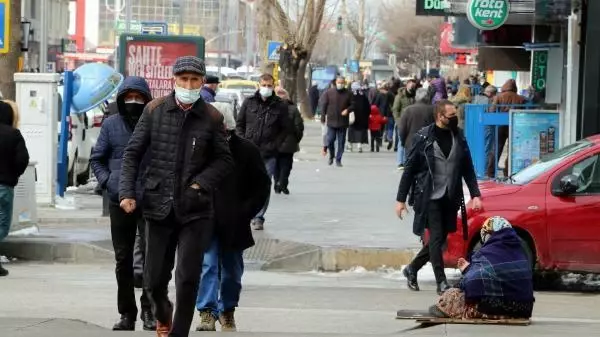 Son dakika! Vaka sayısının en çok arttığı 5 ilden Erzincan'da halk 'tedbir' vurgusu yaptı Son dakika! Vaka sayısının en çok arttığı 5 ilden Erzincan'da halk 'tedbir' vurgusu yaptı