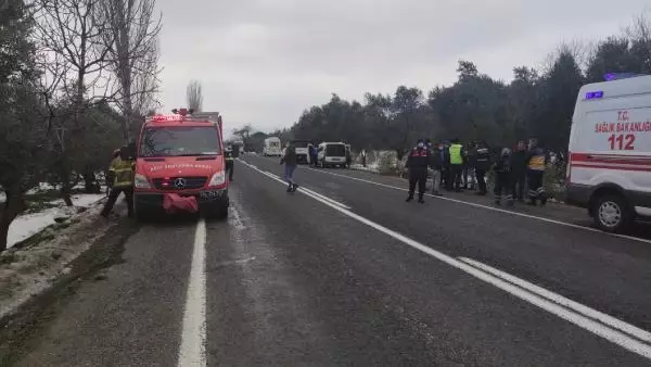 Yaralı kadını, itfaiye eri sırtında ambulansa taşıdı Yaralı kadını, itfaiye eri sırtında ambulansa taşıdı