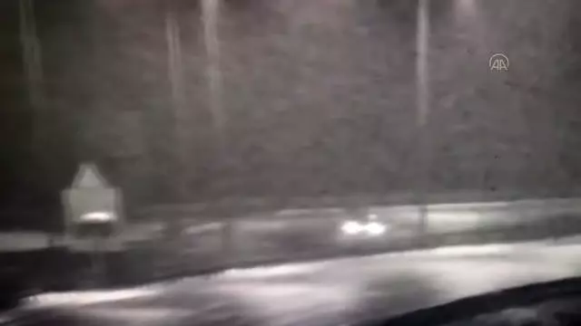 Yolcu otobüsü ile otomobilin çarpışması sonucu iki kişi yaşamını yitirdi, 10 kişi yaralandı Yolcu otobüsü ile otomobilin çarpışması sonucu iki kişi yaşamını yitirdi, 10 kişi yaralandı