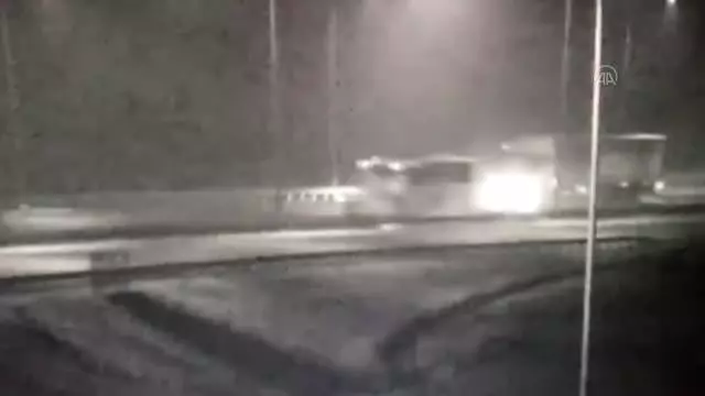 Yolcu otobüsü ile otomobilin çarpışması sonucu iki kişi yaşamını yitirdi, 10 kişi yaralandı Yolcu otobüsü ile otomobilin çarpışması sonucu iki kişi yaşamını yitirdi, 10 kişi yaralandı