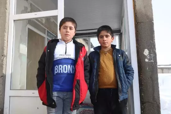 Yüksekova'da polis ve belediye ekipleri, kurt aradı Yüksekova'da polis ve belediye ekipleri, kurt aradı