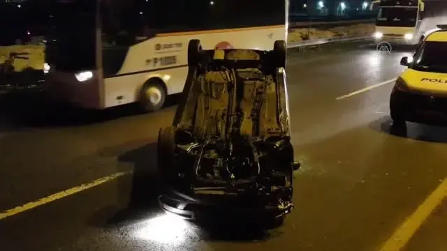 3 aracın karıştığı trafik kazasında 2 kişi yaralandı 3 aracın karıştığı trafik kazasında 2 kişi yaralandı