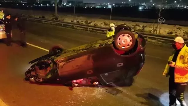 3 aracın karıştığı trafik kazasında 2 kişi yaralandı 3 aracın karıştığı trafik kazasında 2 kişi yaralandı