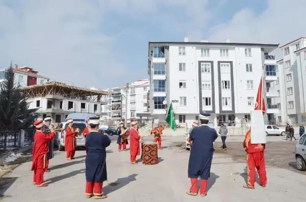 Aksaray'da, evde kalanlara mehter takımından konser Aksaray'da, evde kalanlara mehter takımından konser
