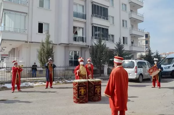 Aksaray'da, evde kalanlara mehter takımından konser Aksaray'da, evde kalanlara mehter takımından konser