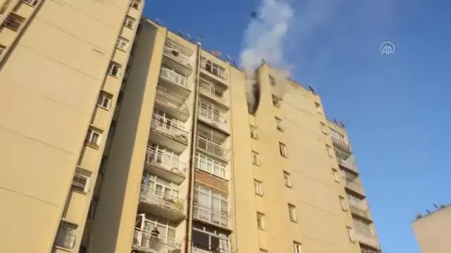 Apartmanın 9. katında çıkan yangında ev sahibi yaralandı Apartmanın 9. katında çıkan yangında ev sahibi yaralandı