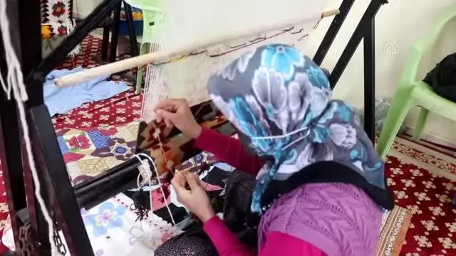 Atalan'da kadınlar dokumacılık sanatını yaşatıyor Atalan'da kadınlar dokumacılık sanatını yaşatıyor