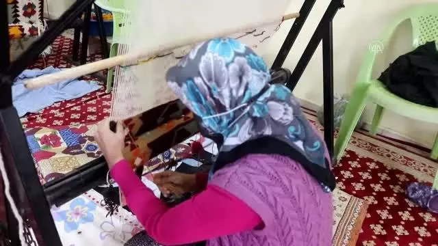 Atalan'da kadınlar dokumacılık sanatını yaşatıyor Atalan'da kadınlar dokumacılık sanatını yaşatıyor