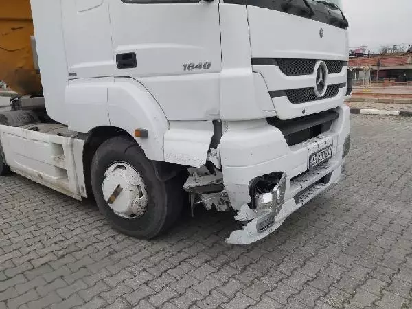 Aydın'da motosiklet ile TIR çarpıştı: 2 yaralı Aydın'da motosiklet ile TIR çarpıştı: 2 yaralı