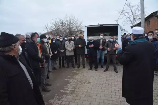 Babasıyla balığa çıktığı tekneden düşüp, boğulan genç, toprağa verildi Babasıyla balığa çıktığı tekneden düşüp, boğulan genç, toprağa verildi