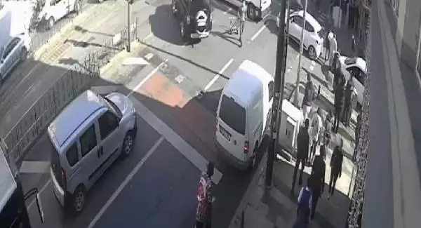Bağcılar'da otomobili durdurup 2 milyon lirayı gasbeden şüpheliler yakalandı Bağcılar'da otomobili durdurup 2 milyon lirayı gasbeden şüpheliler yakalandı