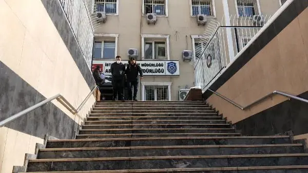 Bağcılar'da otomobili durdurup 2 milyon lirayı gasbeden şüpheliler yakalandı Bağcılar'da otomobili durdurup 2 milyon lirayı gasbeden şüpheliler yakalandı