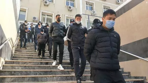 Bağcılar'da otomobili durdurup 2 milyon lirayı gasbeden şüpheliler yakalandı Bağcılar'da otomobili durdurup 2 milyon lirayı gasbeden şüpheliler yakalandı