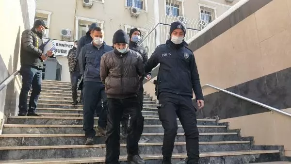 Bağcılar'da otomobili durdurup 2 milyon lirayı gasbeden şüpheliler yakalandı Bağcılar'da otomobili durdurup 2 milyon lirayı gasbeden şüpheliler yakalandı