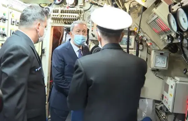 Son dakika haber | Milli Savunma Bakanı Hulusi Akar, TCG Gür denizaltısını ziyaret etti Son dakika haber | Milli Savunma Bakanı Hulusi Akar, TCG Gür denizaltısını ziyaret etti