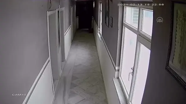Son dakika haberleri... BALIKESİR - Mermer fabrikası sahibinin, maden mühendisi kadın çalışanını darbettiği anlar güvenlik kamerasına yansıdı Son dakika haberleri... BALIKESİR - Mermer fabrikası sahibinin, maden mühendisi kadın çalışanını darbettiği anlar güvenlik kamerasına yansıdı
