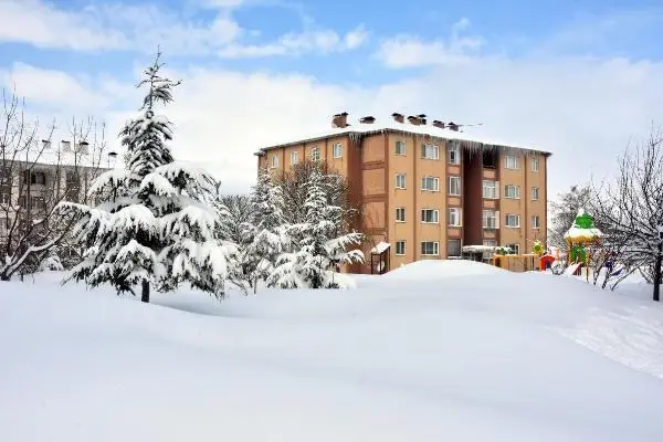 Bitlis'te kar kalınlığı 40 santim oldu; 125 köy yolu kapandı Bitlis'te kar kalınlığı 40 santim oldu; 125 köy yolu kapandı