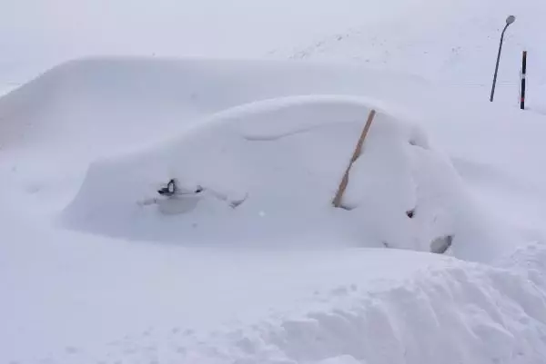 Bitlis'te kar kalınlığı 40 santim oldu; 125 köy yolu kapandı Bitlis'te kar kalınlığı 40 santim oldu; 125 köy yolu kapandı