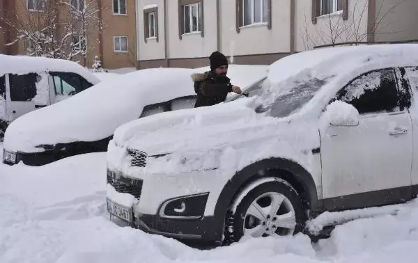 Bitlis'te kar kalınlığı 40 santim oldu; 125 köy yolu kapandı Bitlis'te kar kalınlığı 40 santim oldu; 125 köy yolu kapandı