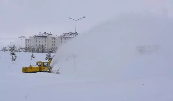 Bitlis'te kar kalınlığı 40 santim oldu; 125 köy yolu kapandı Bitlis'te kar kalınlığı 40 santim oldu; 125 köy yolu kapandı