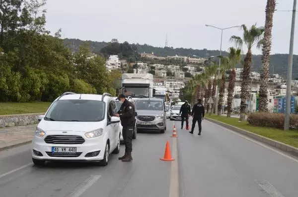 Bodrum'da kısıtlamayı ihlal eden 56 kişiye ceza Bodrum'da kısıtlamayı ihlal eden 56 kişiye ceza
