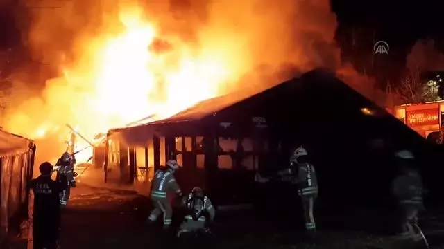 Boğaziçi Üniversitesi Hisar Kampüsünde bulunan kafeteryada çıkan yangın söndürüldü Boğaziçi Üniversitesi Hisar Kampüsünde bulunan kafeteryada çıkan yangın söndürüldü