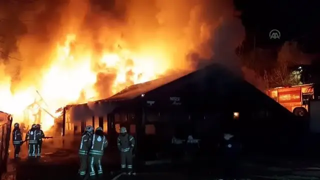 Boğaziçi Üniversitesi Hisar Kampüsünde bulunan kafeteryada çıkan yangın söndürüldü Boğaziçi Üniversitesi Hisar Kampüsünde bulunan kafeteryada çıkan yangın söndürüldü