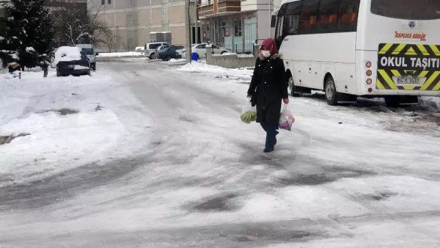 Bolu sıfırın altında 29,7 dereceyle Türkiye'nin en soğuk ili oldu Bolu sıfırın altında 29,7 dereceyle Türkiye'nin en soğuk ili oldu