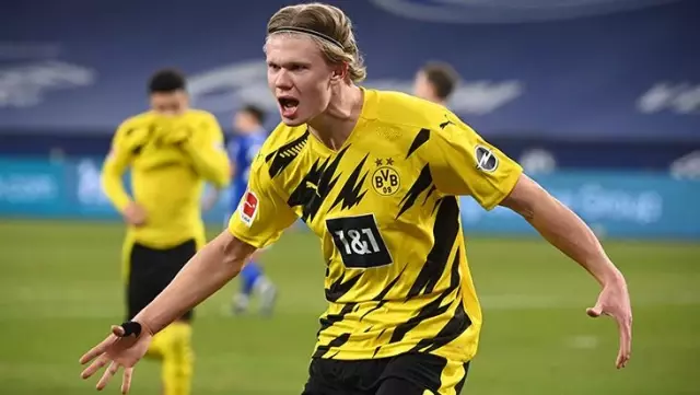 Borussia Dortmund, deplasmanda Schalke 04'ü 4-0 mağlup etti Borussia Dortmund, deplasmanda Schalke 04'ü 4-0 mağlup etti
