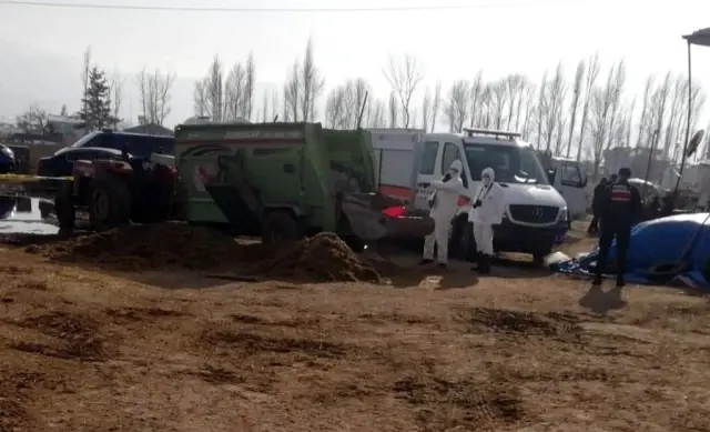 Yem karma makinesine düşen 17 yaşındaki genç, feci şekilde can verdi Yem karma makinesine düşen 17 yaşındaki genç, feci şekilde can verdi