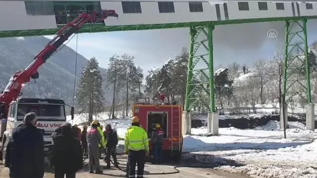 Çimento fabrikasında çıkan yangın söndürüldü Çimento fabrikasında çıkan yangın söndürüldü