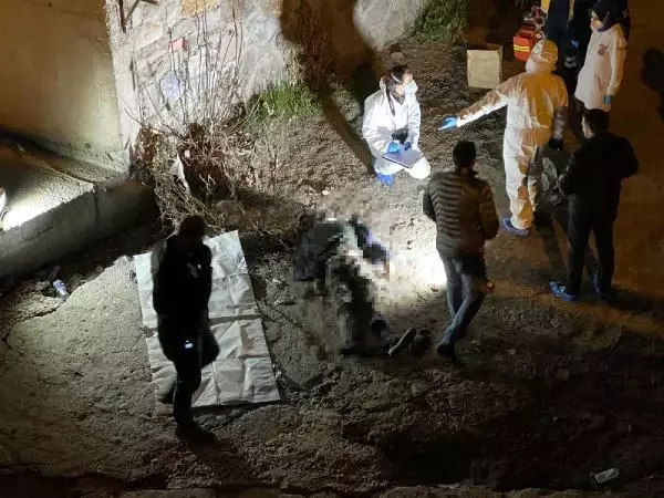 Çubuk Çayı'nın beton yatağına düşen kişi öldü Çubuk Çayı'nın beton yatağına düşen kişi öldü