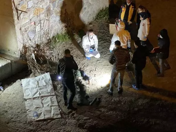 Çubuk Çayı'nın beton yatağına düşen kişi öldü Çubuk Çayı'nın beton yatağına düşen kişi öldü