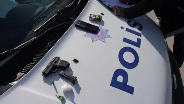 Denetimler sırasında üzerinde uyuşturucu bulunan kişi gözaltına alındı Denetimler sırasında üzerinde uyuşturucu bulunan kişi gözaltına alındı