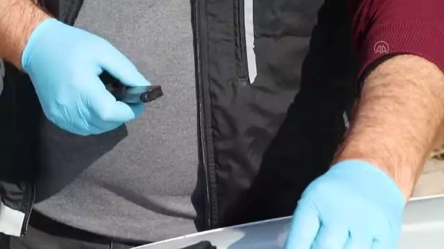 Denetimler sırasında üzerinde uyuşturucu bulunan kişi gözaltına alındı Denetimler sırasında üzerinde uyuşturucu bulunan kişi gözaltına alındı