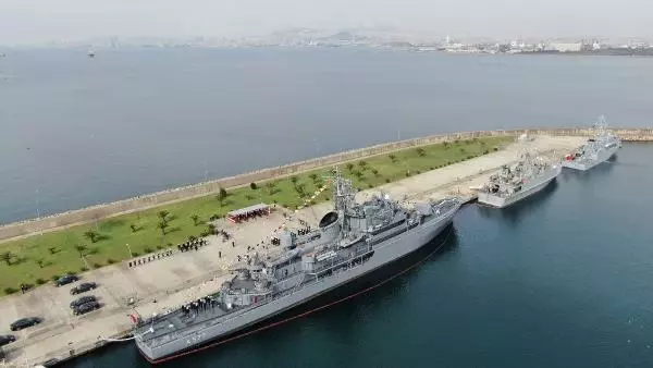 Deniz Harp Okulu'nda devir teslim töreni Deniz Harp Okulu'nda devir teslim töreni