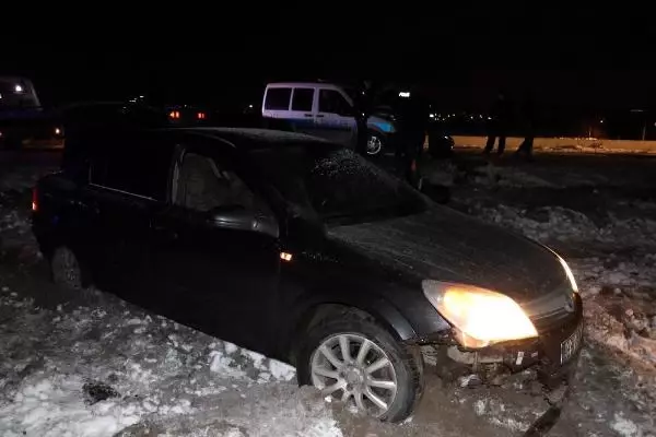 'Dur' ihtarına uymayıp, 40 kilometre kaçan otomobilin sürücüsü tarlaya uçtu 'Dur' ihtarına uymayıp, 40 kilometre kaçan otomobilin sürücüsü tarlaya uçtu