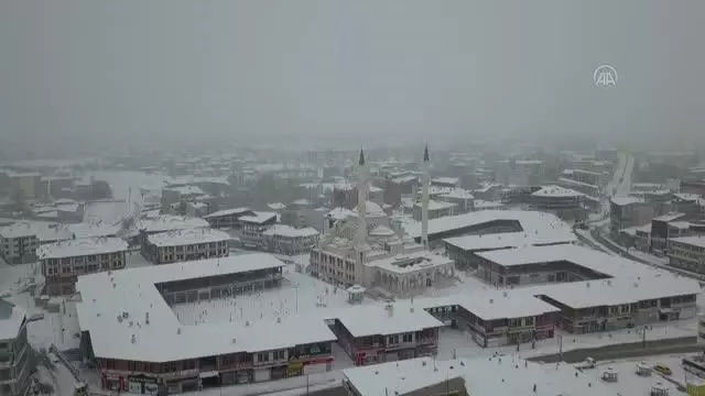 Erciş ilçesi kar yağışıyla beyaza büründü Erciş ilçesi kar yağışıyla beyaza büründü