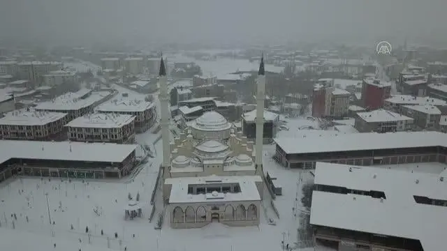 Erciş ilçesi kar yağışıyla beyaza büründü Erciş ilçesi kar yağışıyla beyaza büründü