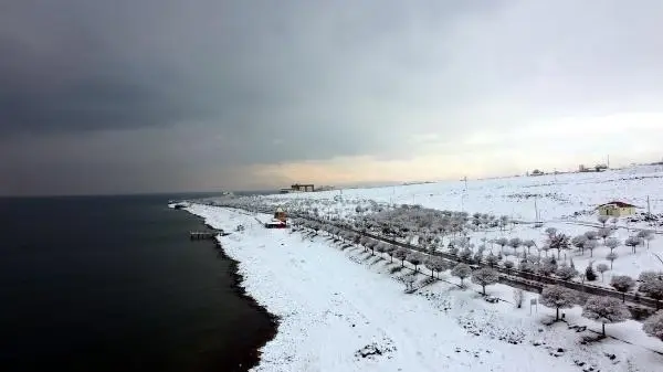 Erciş'in eşsiz kar manzarası havadan görüntülendi Erciş'in eşsiz kar manzarası havadan görüntülendi