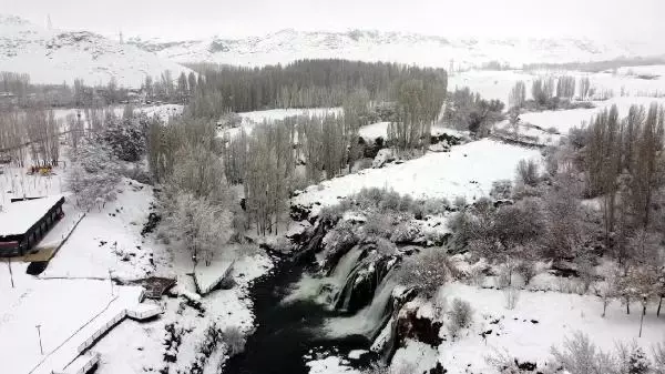 Erciş'in eşsiz kar manzarası havadan görüntülendi Erciş'in eşsiz kar manzarası havadan görüntülendi
