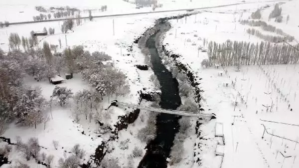 Erciş'in eşsiz kar manzarası havadan görüntülendi Erciş'in eşsiz kar manzarası havadan görüntülendi